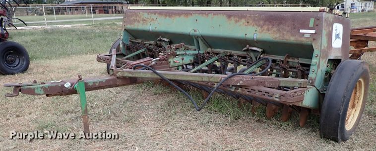 John Deere 8350  grain drill - IC9592