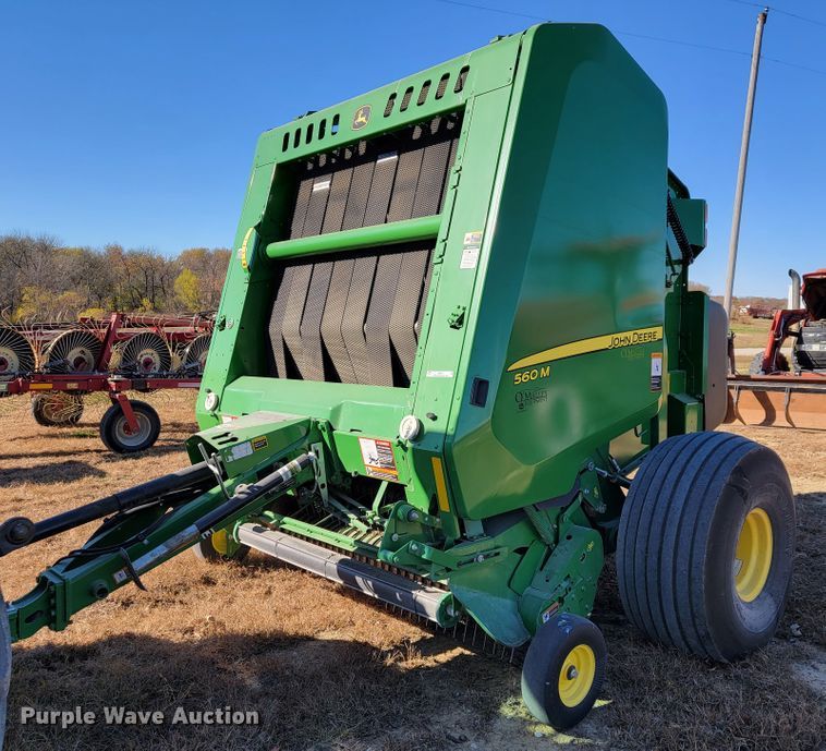 2018 John Deere 560M  round baler - IX9571