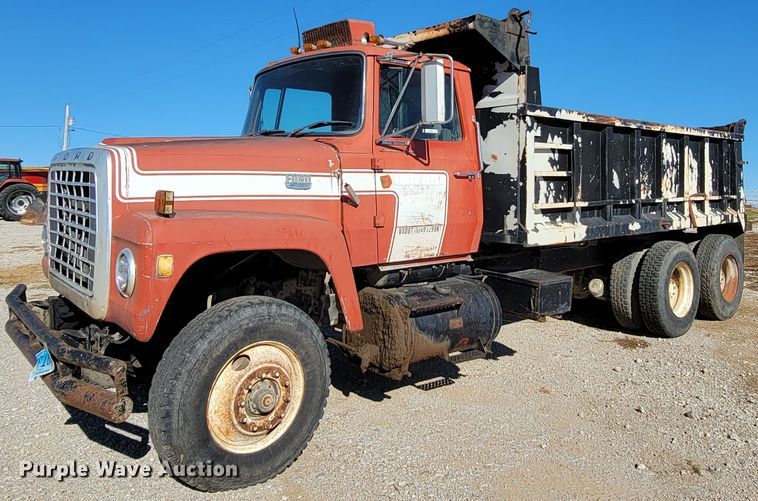 1977 Ford 9000  dump truck - IX9586