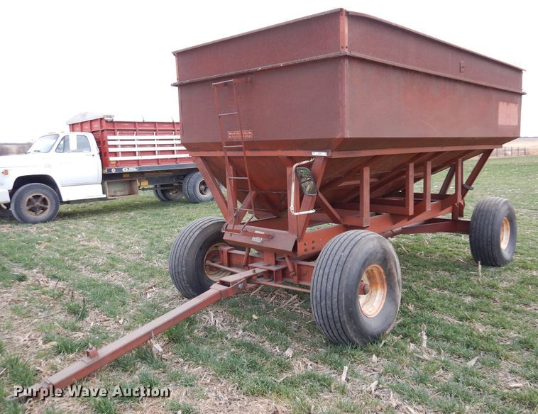 M&W Little Red Wagon  grain cart - JJ9879