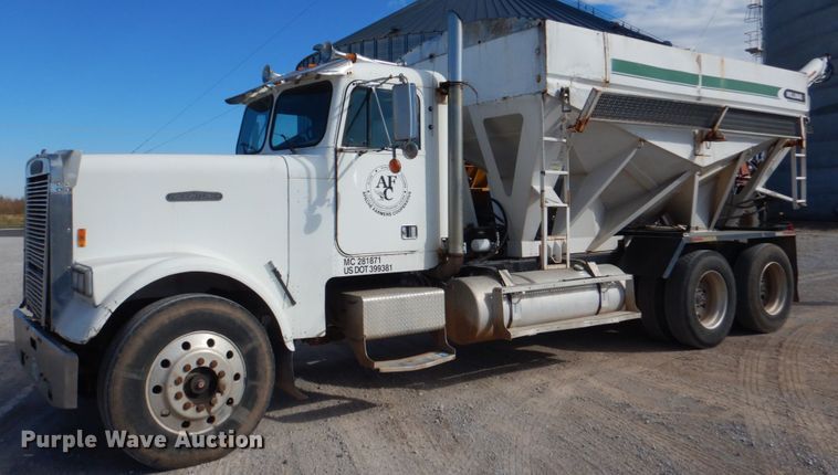 1988 Freightliner FC60  fertilizer delivery truck - JS9775