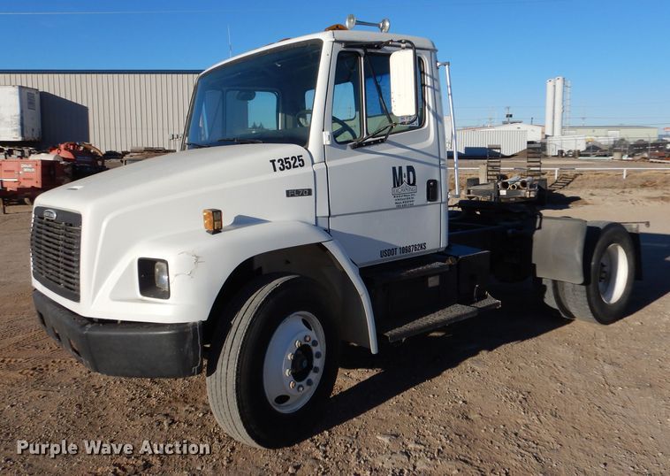1996 Freightliner FL70  semi truck - DL3522