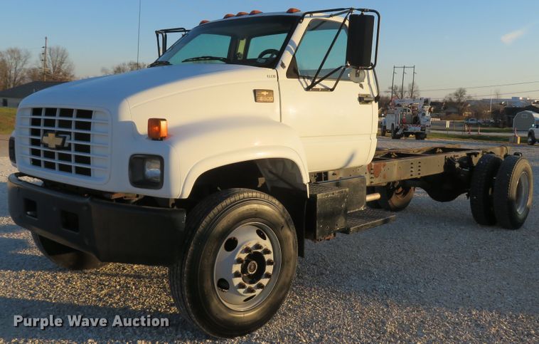 2000 Chevrolet C6500  truck cab and chassis - FB9760