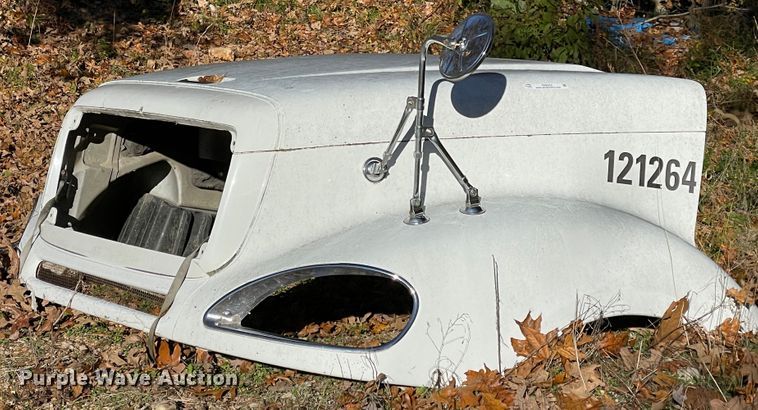 Freightliner  hood - ID9553