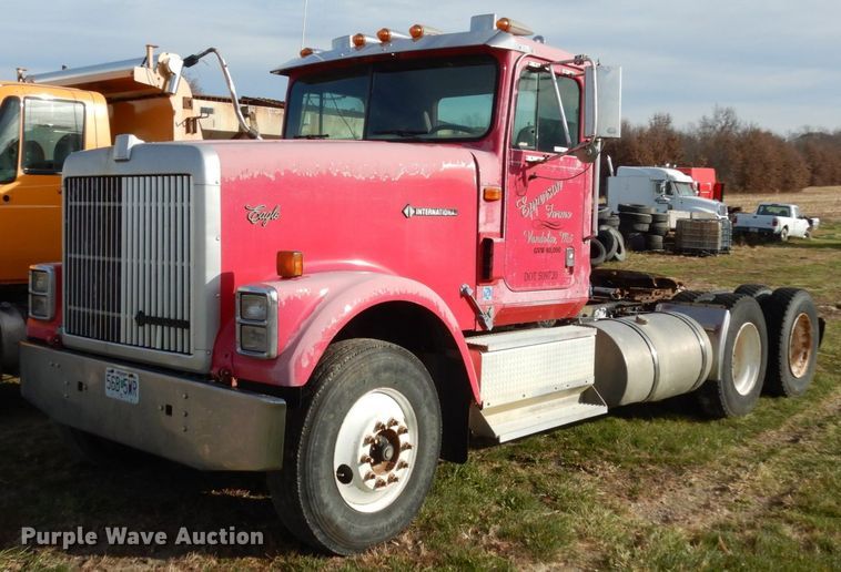 1997 International 9300  semi truck - JI9297