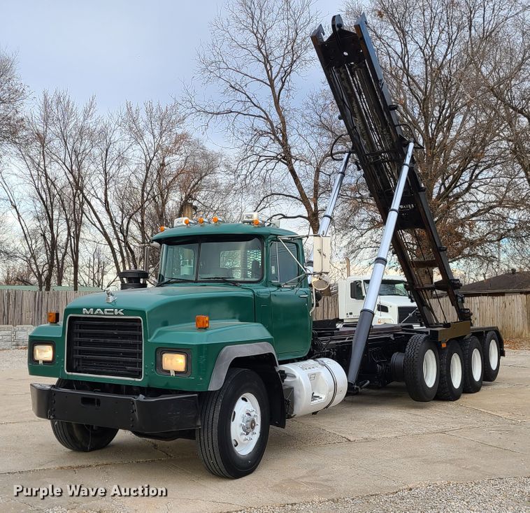 2001 Mack RD688S  roll-off container truck - DJ1687