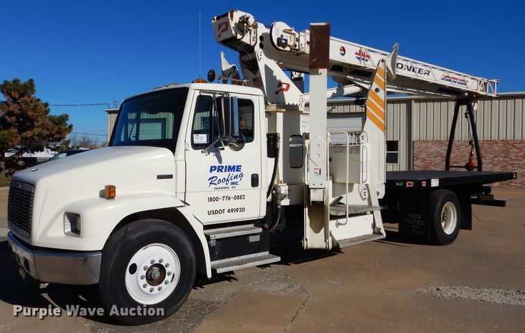 1998 Freightliner FL70  crane truck - DM4411