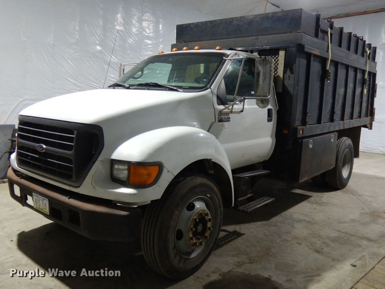 2000 Ford F650 Super Duty XL  chipper truck - IO9552