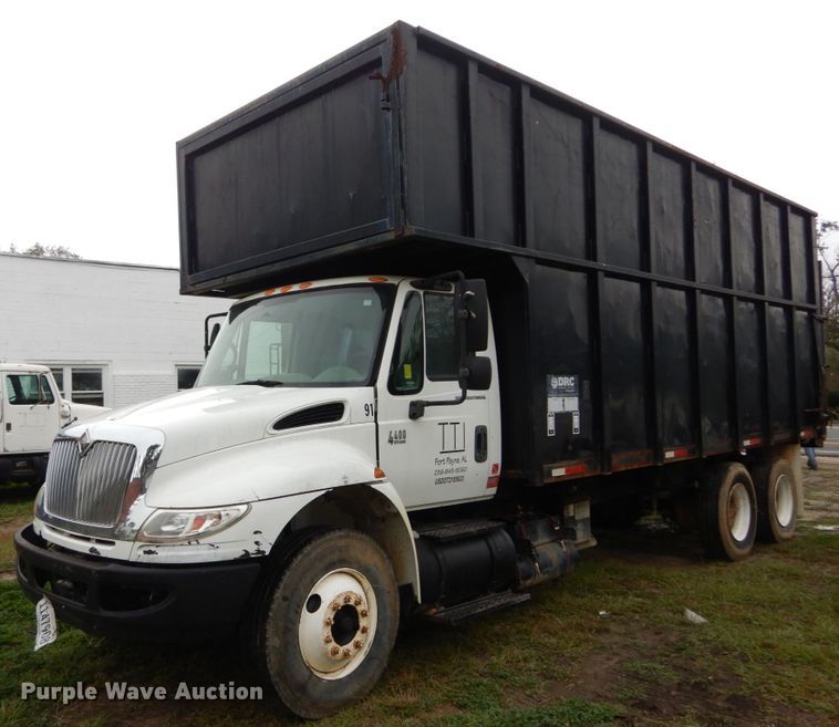 2006 International 4400  dump truck - IV9702