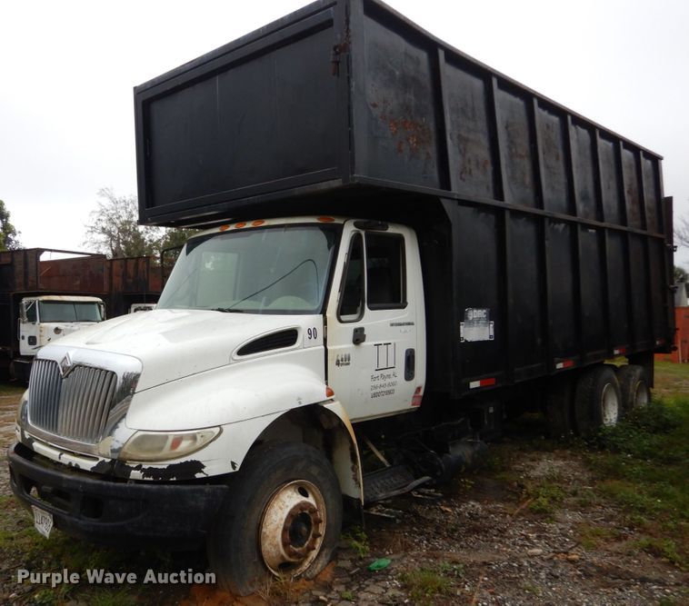 2006 International 4400  dump truck - IV9706