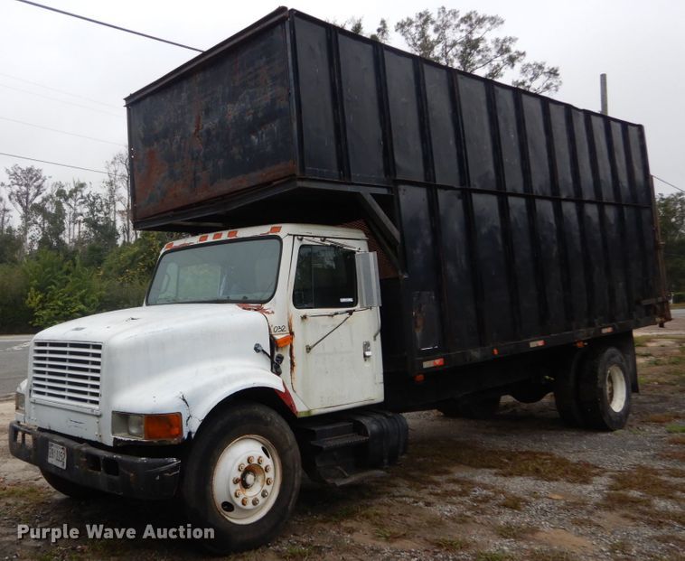 1992 International 4700  dump truck - IV9707