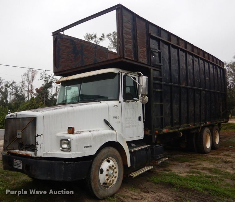 1997 Volvo WG  dump truck - IV9709