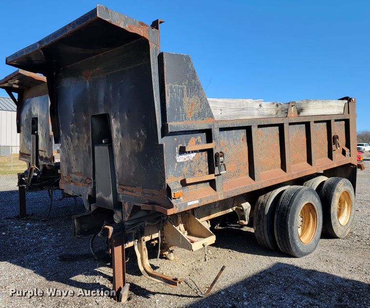 Davis  truck frame with dump bed - JE9215