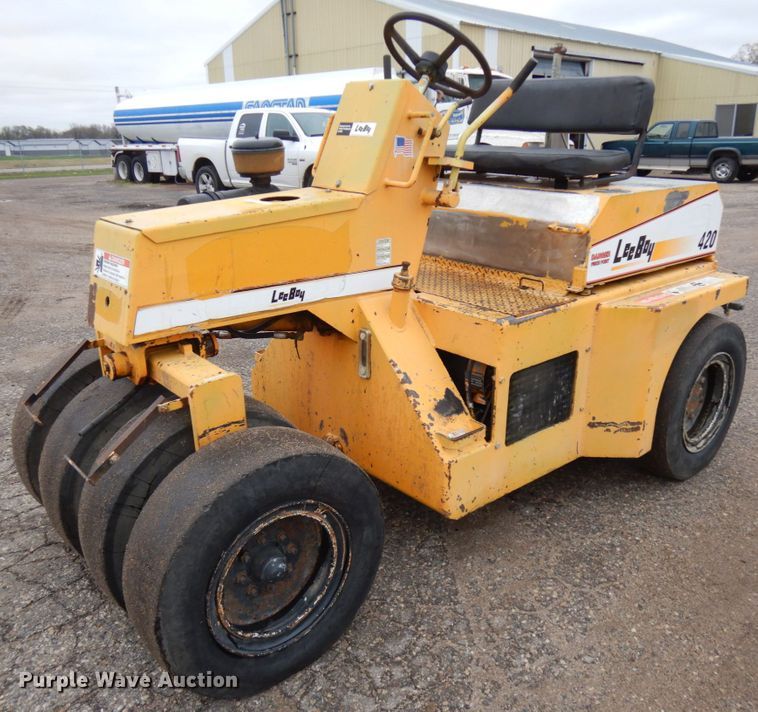 LeeBoy 420  pneumatic roller - JS9523