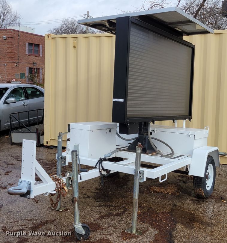 2011 American Signal  message board trailer - IV9721