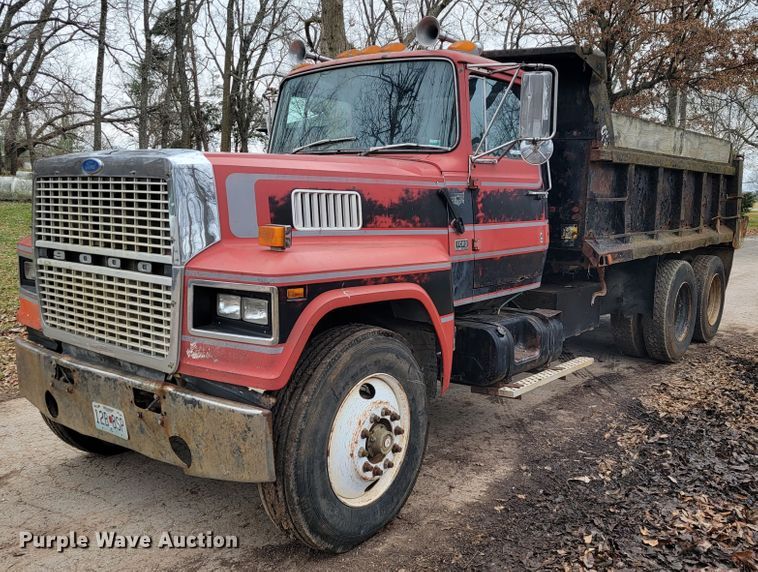 1985 Ford 9000  dump truck - JE9154