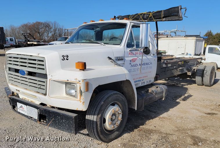 1993 Ford F700  truck chassis - JE9239