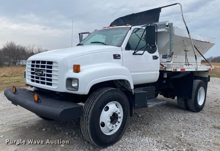 2000 Chevrolet C7500  spreader truck - JN9120