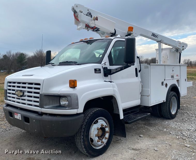 2003 Chevrolet C4500  bucket truck - JN9122