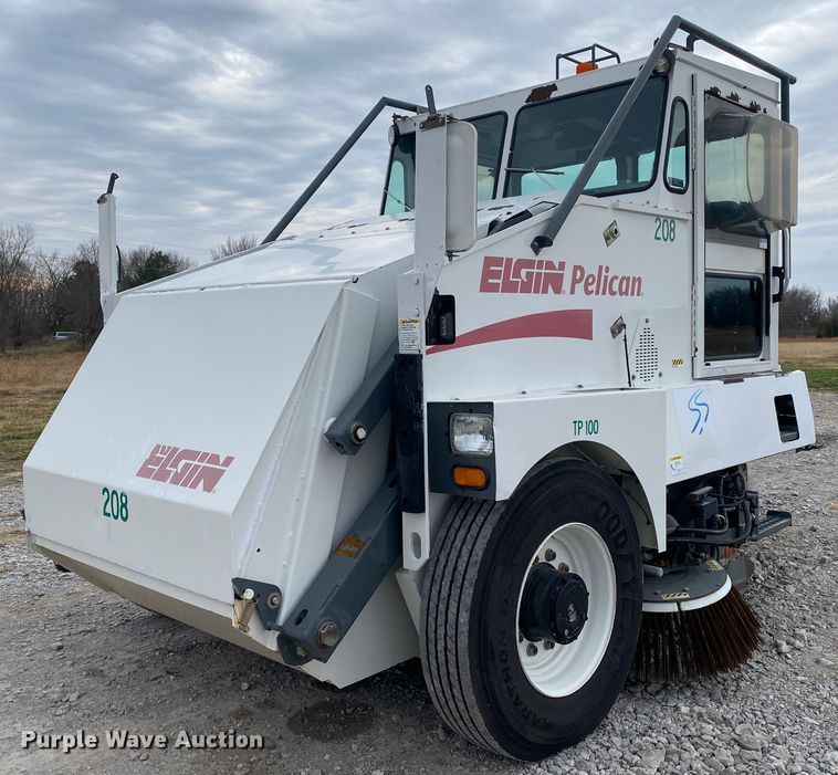 2006 Elgin Pelican  street sweeper - JN9125