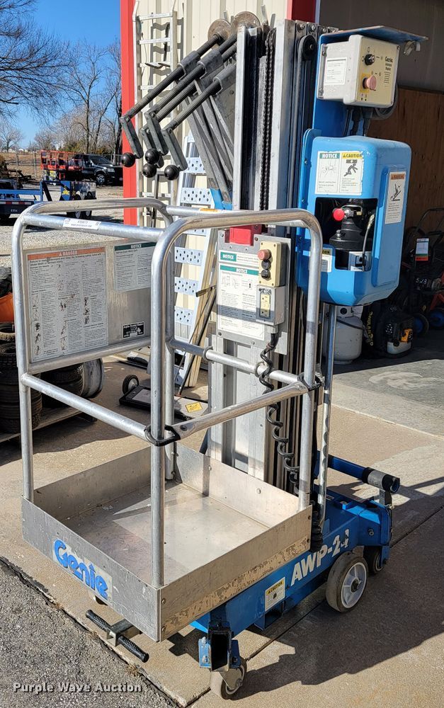 Genie AWP-24  vertical lift - KN9673