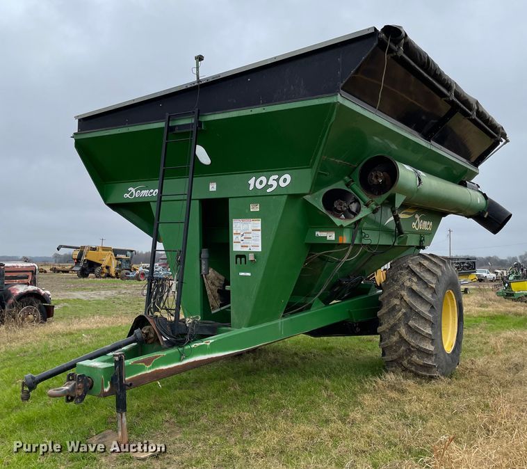 Demco 1050  grain cart - IJ9561