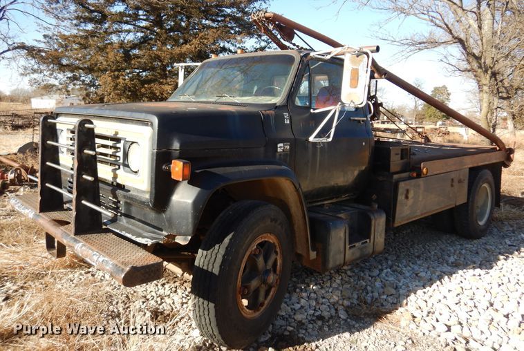 1985 Chevrolet C7500  winch truck - JJ9786