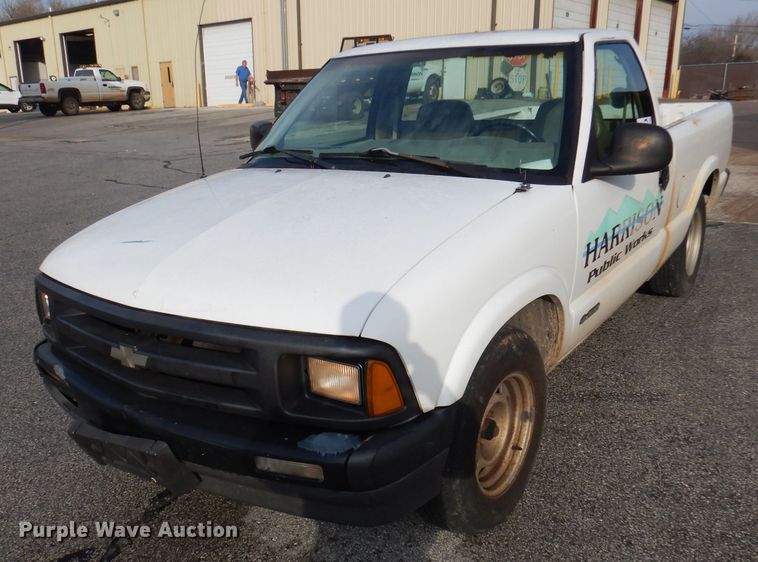 1996 Chevrolet S10  pickup truck - DJ3780