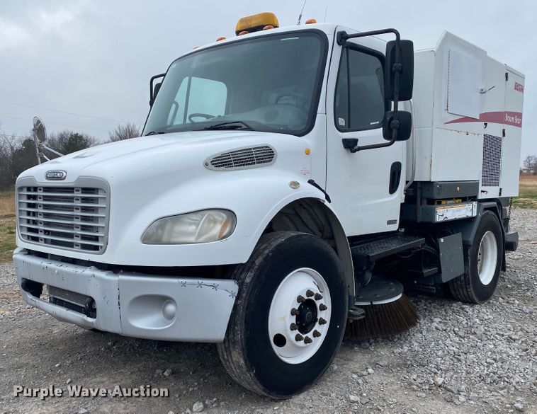 2007 Freightliner Business Class M2  street sweeper truck - JN9130