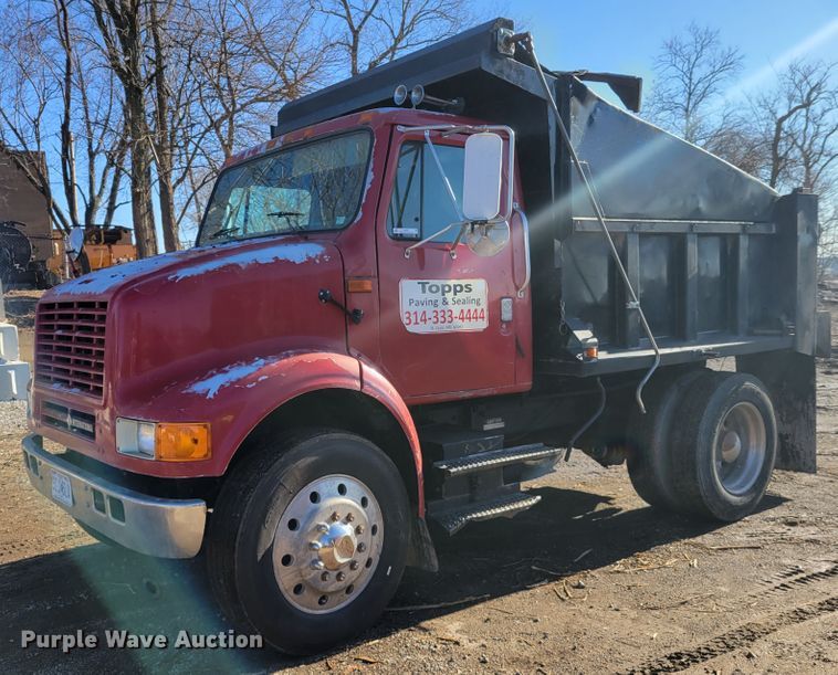 1993 International 8100  dump truck - IV9741