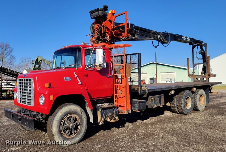 1985 Ford 9000  crane truck - KH9924