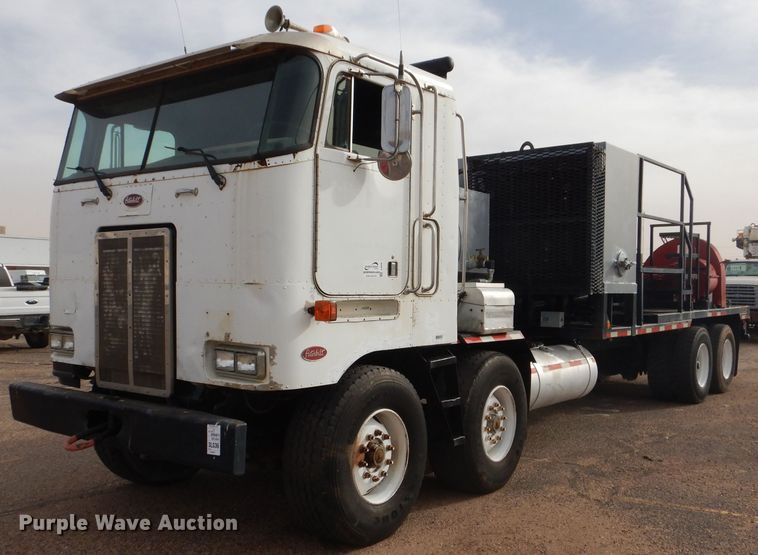2001 Peterbilt 362  oilfield truck - DJ8898