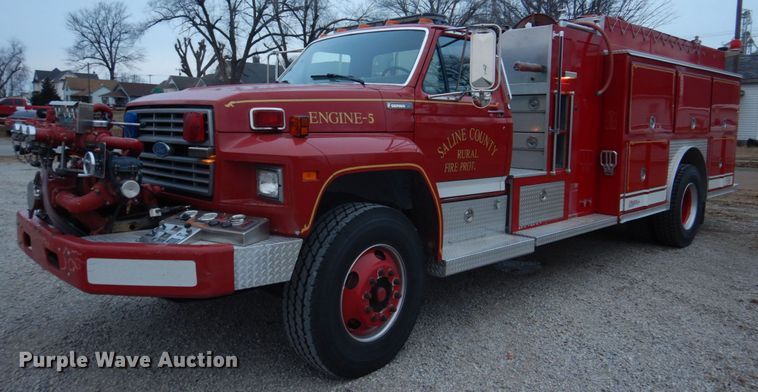 1995 Ford F800  pumper fire truck - DH8148