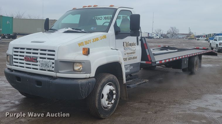 2005 GMC C5500  tow truck - KH9864