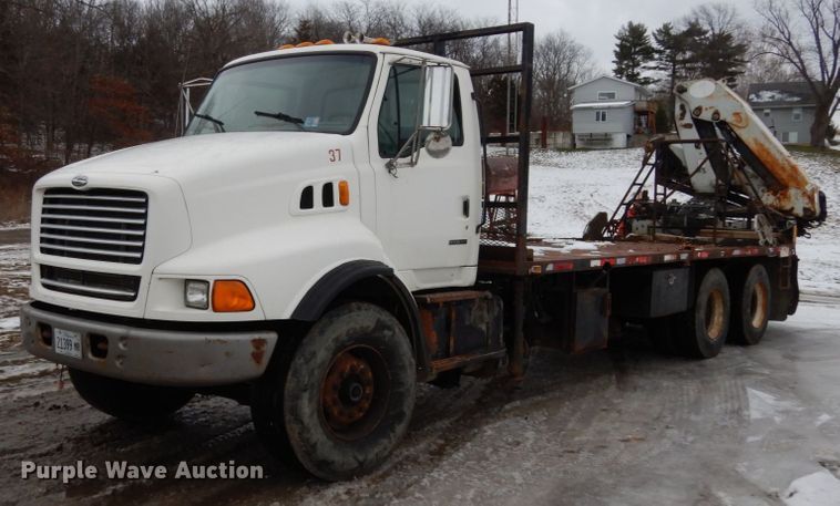 1999 Sterling A9500  crane truck - JK9842