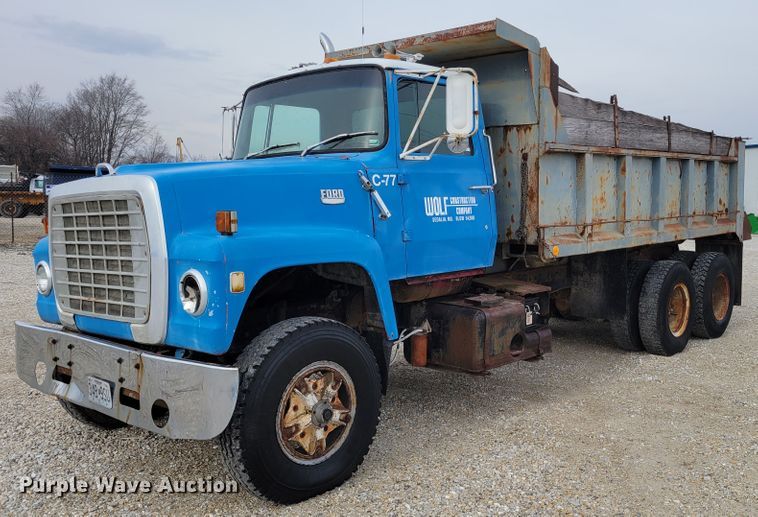 1977 Ford 9000  dump truck - KH9862