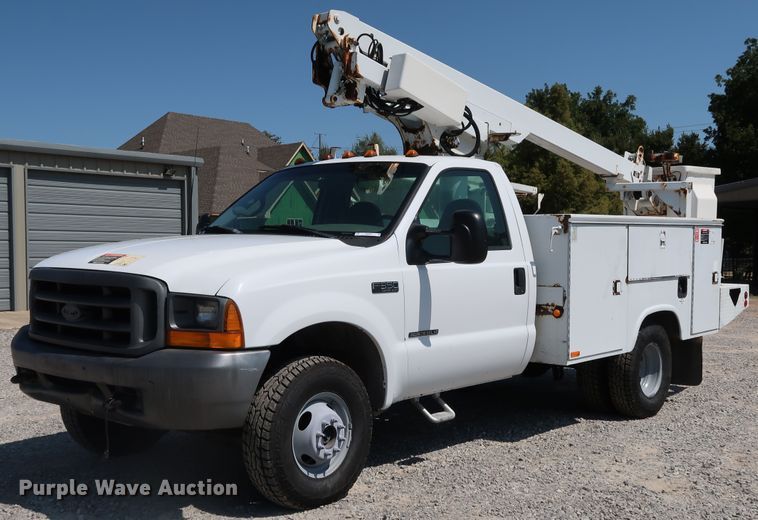 2001 Ford F350 Super Duty XL  bucket truck - KQ9728