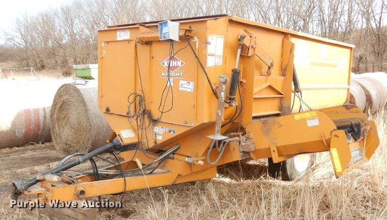 Kuhn Knight 3130  feed mixer - DH8779