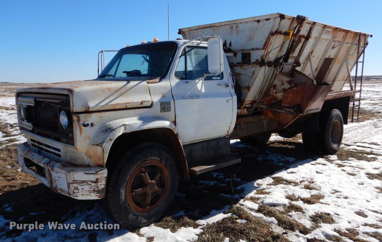 1973 Chevrolet C65  feed mixer truck - IE9530