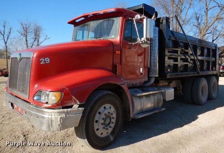 1999 International 9200  dump truck - DH8162