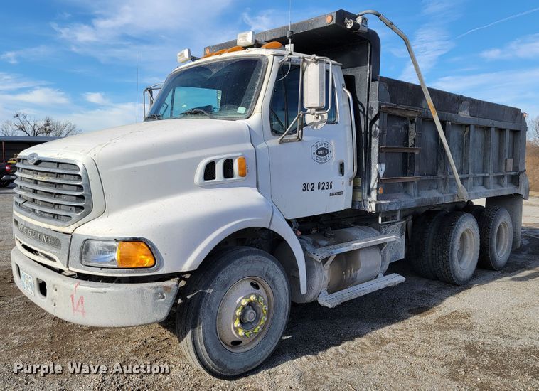 2006 Sterling LT8500  dump truck - JP9047
