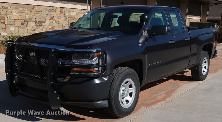 2016 Chevrolet Silverado 1500  Double Cab pickup truck - DK3505
