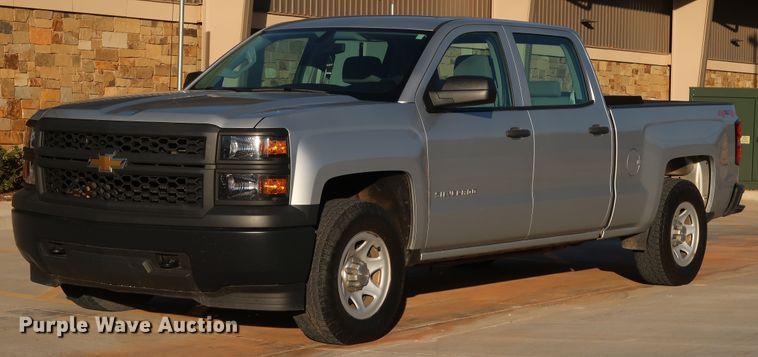 2015 Chevrolet Silverado 1500  Crew Cab pickup truck - DK3523