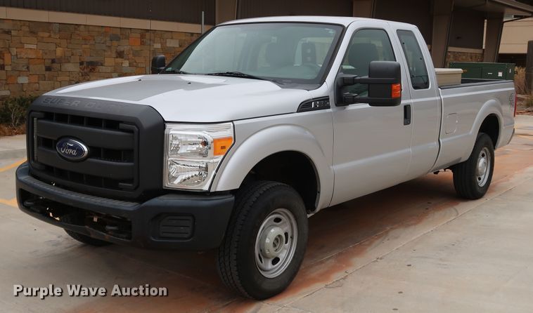2015 Ford F250 Super Duty  SuperCab pickup truck - DK3526
