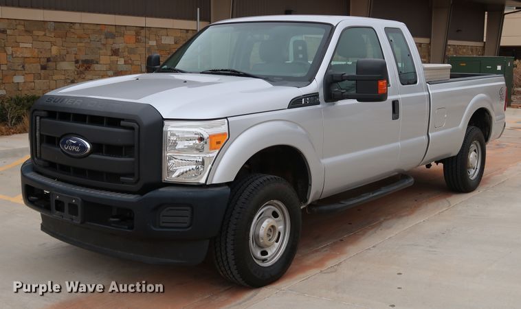 2015 Ford F250 Super Duty  SuperCab pickup truck - DK3527