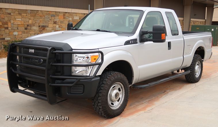 2015 Ford F250 Super Duty  SuperCab pickup truck - DK3528