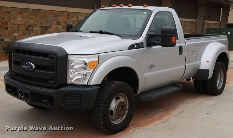 2016 Ford F350 Super Duty  pickup truck - DK3529