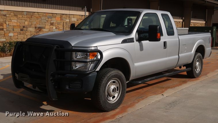 2015 Ford F250 Super Duty  SuperCab pickup truck - DK3535