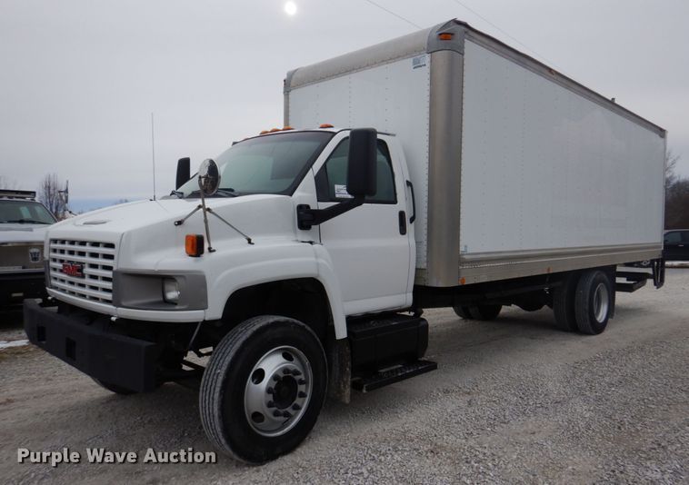 2005 Chevrolet C6500  box truck - DH8163