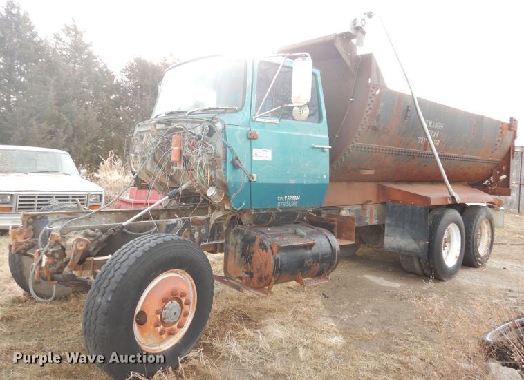 1985 Ford LT9000  dump truck - DH8850